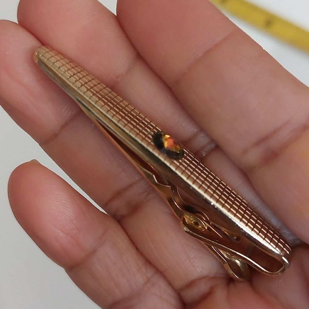 SOLD Pink Yellow Ombre Rivoli Glass Crystal Gold Tone Waffle Texture Tie Clip - Picture 2 of 6